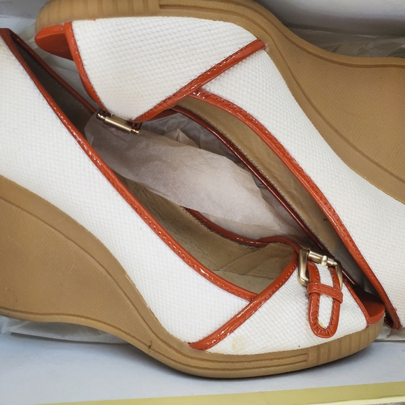 Shoes - Picture 1 of 1